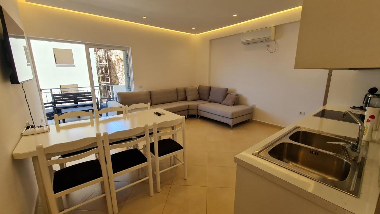 Sea And City View Apartment Sarandë Eksteriør bilde